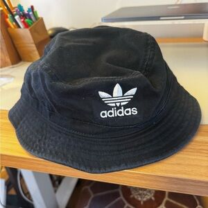 Adidas black bucket hat